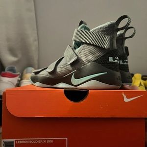 NIKE LEBRON SOLDIERS (XI) COOL GREY BASKETBALL